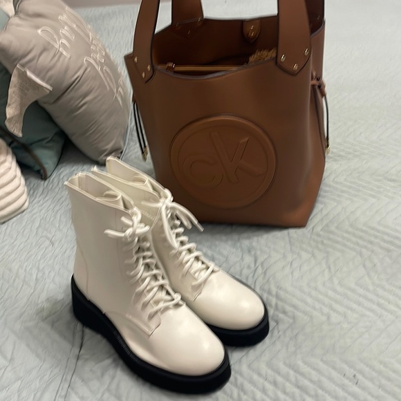 WORN!! CUTE ๐ฅฐ SHOE ๐ - Picture 2 of 5